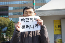 [영상] 음악인 시국선언 현장에 나타난 덕원 “국민 한 사람으로서 너무 화가났다”