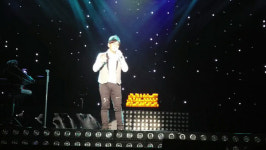 이승철, 콘서트 도중 촛불 켰다…“매주말 30주년 기념 공연 있어 함께 못해 죄송, 공연장에서라도 촛불 밝히고 싶었다”