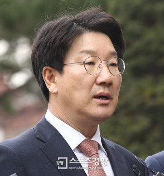 권성동, 눈물의 헌재 탄핵심판 최종변론 “대한민국이 부끄러운 나라가 아니라는 사실 입증해 달라”