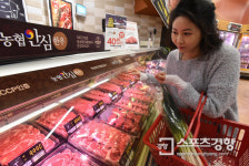 달라진 홈플러스, 공격적 ‘가격’…안심한우값 전등급 40% 인하