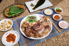 시장 뒷골목 족발집에서 지역 프랜차이즈로 성장, ‘명덕총각족발‘