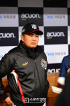 김진욱 감독 “새 외국인 타자, 분위기 바꿔주길”