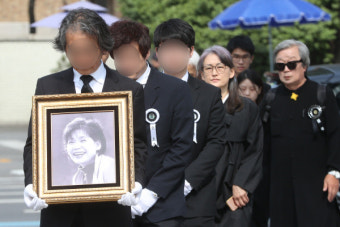 故 윤소정 영결식… 오현경·오지혜·박윤희·길해연 등 마지막 길 지켜