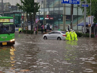 인천 폭우로 침수된 도로 사진…시간당 50mm 집중호우로 주택 371곳 침수·1명 사망