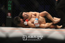 [스포츠경향 포토]로드FC 유재남의 완벽한 ‘리어 네이키드 초크’