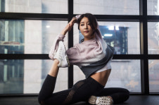 [홈트방트] 황아영의 현대병 날리는 요가 ② 굽은 어깨·등 활짝 펴볼까