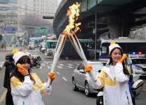 [포토뉴스] 성화주자로 나선 걸그룹 AOA