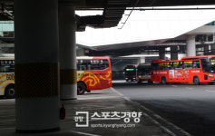 인천국제공항공사(여객터미널, 유보지역) | [스경포토] 이어지는 정체…인천국제공항 제2여객 터미널 안전 논란