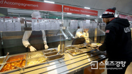 ‘지구촌 아우르는 맛’ 산해진미 가득한 선수촌 삼시세끼