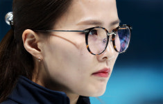 [화보] 경기장 가득 채운 ‘영미야~’… 여자컬링, 승리 눈앞