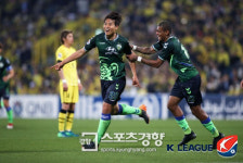‘이동국 발리골’ 전북, 가시와 2-0 잡고 ACL 16강 진출