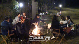 ‘효리네 민박2’, 소길리의 마지막 밤을 밝힌 모닥불 파티 공개