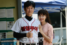 [스경포토] [인제군 1박2일 야구] 불철주야 손준양 “아내도 야구팬”