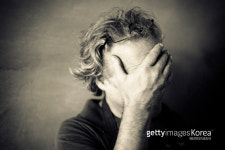 80대 치매 환자 13시간 침대에 묶어 방치한 노인요양원