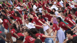 [영상] 전세계 대학생들이 함께한 ‘빨간맛’ 플래시몹