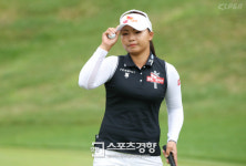 장타자 김지영2, 하이원 리조트 여자오픈 첫날 2타차 단독선두