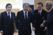 ‘한국 영화의 큰 별’ 故 신성일 빈소 조문 행렬 [포토뉴스]