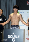 더블지 케이지 오르는 트라이스톤 강신호 [스경포토]
