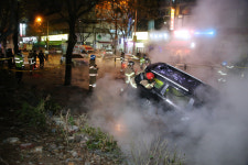 고양 백석역 인근 온수관 파열…수증기·도로 침수 [포토뉴스]