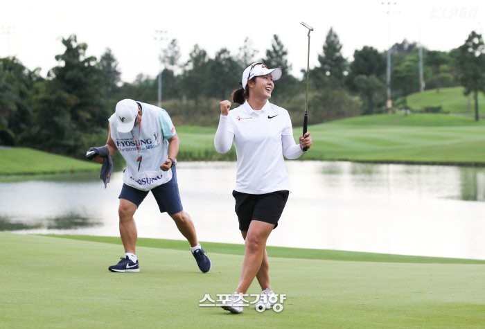 KLPGA 투어, 유현조 선수 2라운드 공동 선두 클라우드 위로 떠오르다
