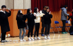 “광일중 배구 파이팅” 박수치는 응원단 [스경포토]