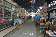 화천만두·외도리탕·김치찜…곰삭은 손맛 즐비 [살아 있구나, 강원 전통시장-화천시장]