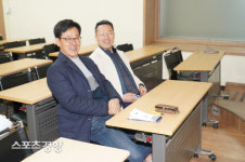 [파주시장기 봄날야구] 대표자 회의 참석한 남부캡틴스 권오영 감독·박진영 코치 [스경포토]