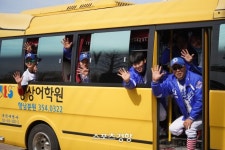 “우리 열정은 340km” 이틀 동안 왕복 8시간 전세버스로 달려온 디져스패밀리 [파주시장기 봄날야구]