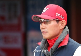 19경기 19개 라인업…밤마다 머리 쥐어 뜯는 SK 염경엽 감독