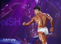 [2019 머슬마니아] 정구영, 스포츠모델 쇼트 부문 1위 [스경포토]