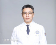 중년여성에게 많이 나타나는 퇴행성관절염, 원인과 치료법은? [연세사랑병원의 관절건강지키기]