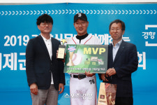 불철주야, 작년 준우승 한풀고 우승트로피 들었다 [인제군 1박2일 야구]