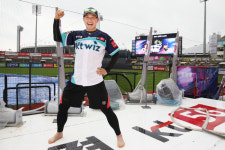 꼴찌만 하던 최고참 응원단장…김주일 “설움 끝, KT 덕에 행복합니다” [인터뷰&]