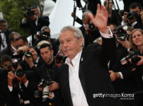 전설의 프랑스 배우 알랭 들롱, 뇌졸중으로 쓰러져…수술 받고 회복 중