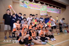 [스경포토] [경기도교육청 배구대잔치] 배구씨앗 뿌린 범계중에 농심서 ‘통큰 과자선물’