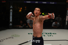 [로드FC] ‘나 복싱국대 출신이야’ 난딘에르덴, 홍영기에 펀치 TKO