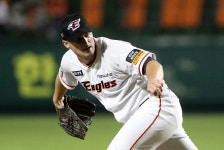 채드벨, 8이닝 11K 무실점…한화 두번째 10승 투수