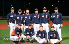 [스경포토] [고양시-경향신문 가을야구] 포스에코건설 “파이팅”