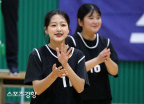 [스경포토] [경기도교육청 배구대잔치]박수치는 초지고 최예진