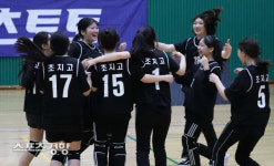 [스경포토] [경기도교육청 배구대잔치]환호하는 초지고 선수들