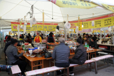 ‘모란시장’ 대변신…5일장 재미있게, 상설시장은 멋지게