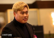 류현진, 메디컬테스트·계약 확정 위해 성탄절에 출국