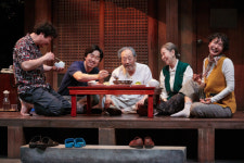 연극 ‘아버지와 나와 홍매와’ 옛 감성으로 전하는 죽음, 그리고 가족 [스경X현장]