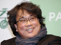 ‘기생충’ 봉준호 감독 “‘로컬’ 발언, 도발할 의도는 없어” (영상)