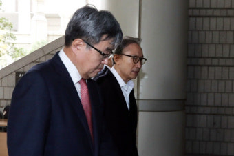 2심서 ‘징역 17년’ 이명박 전 대통령 상고…변호인 “전면 무죄 주장”