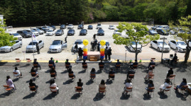 광양제철 초등학교 ‘드라이브인 입학식’ 화제