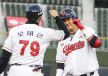 롯데 이대호, 어지럼증 호소해 교체 [스경X메디컬]