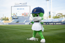 NC 둘리 인터뷰 “팬 여러분 어서 뵙고 싶어요, LG 또치도 얼른 와”