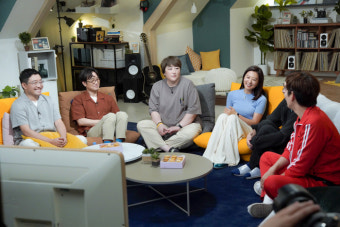 ‘방구석1열’ 김희애 “아들들, 내 작품 안 보는 게 서포트”