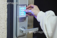 원룸 공포의 윗집 남자, 비번 뚫고 침입 엽기행위